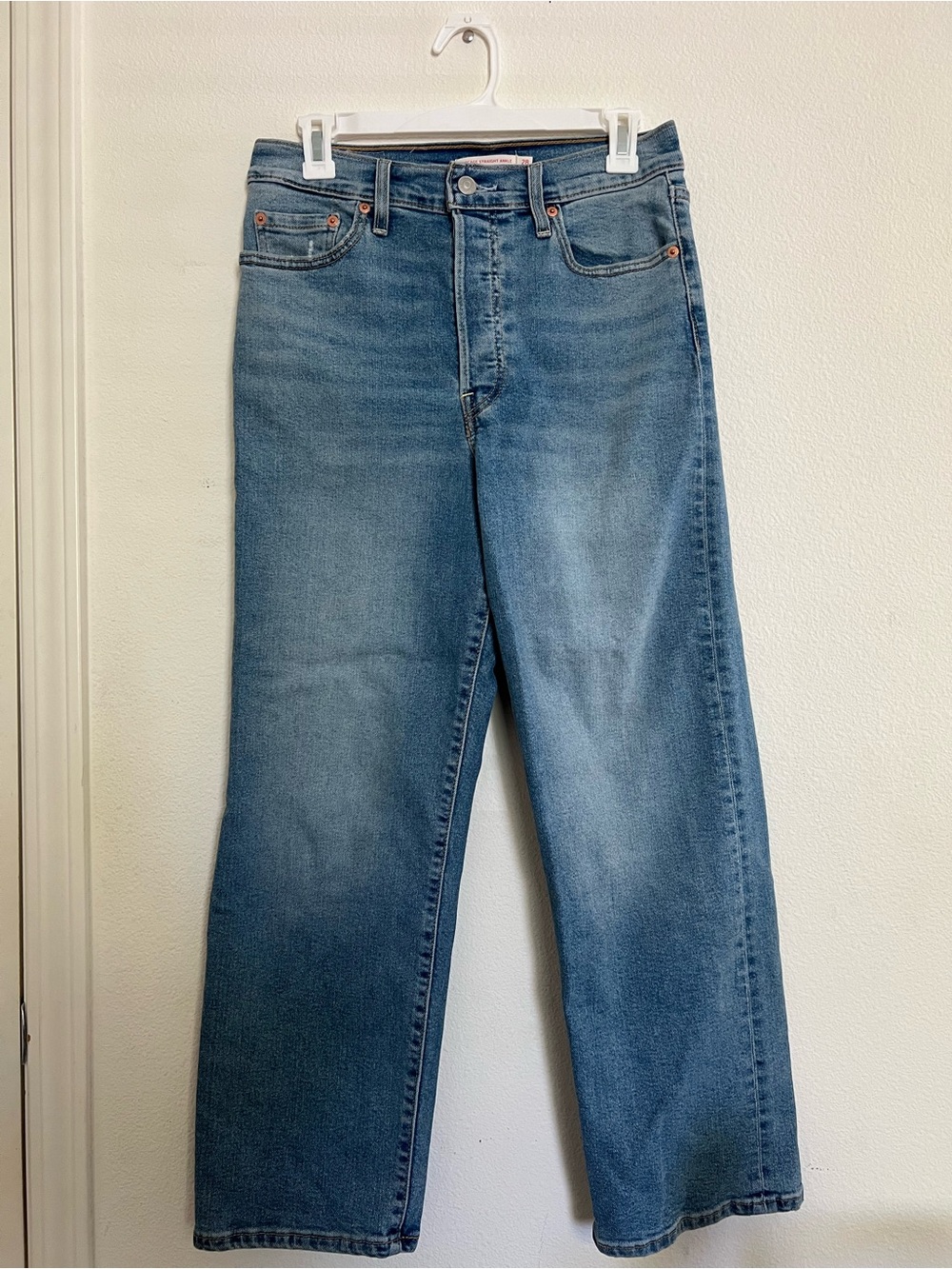 Levi's Women's Straight Leg Jeans in Faded Blue